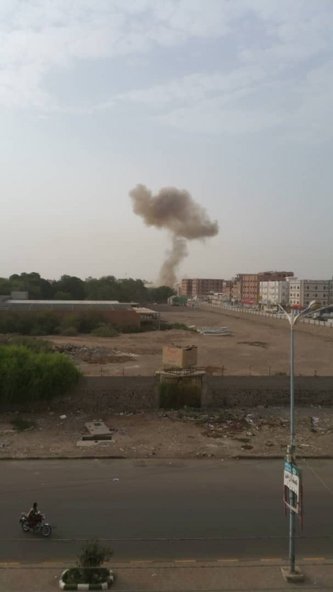 عاجل: هجوم بسيارة مفخخة يستهدف مركز شرطة الشيخ عثمان بعدن (صور)