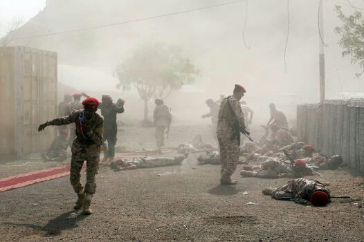 عاجل: ارتفاع عدد قتلى الهجوم الحوثي على معسكر الجلاء وعلى رأسهم "أبو اليمامة" (صور)