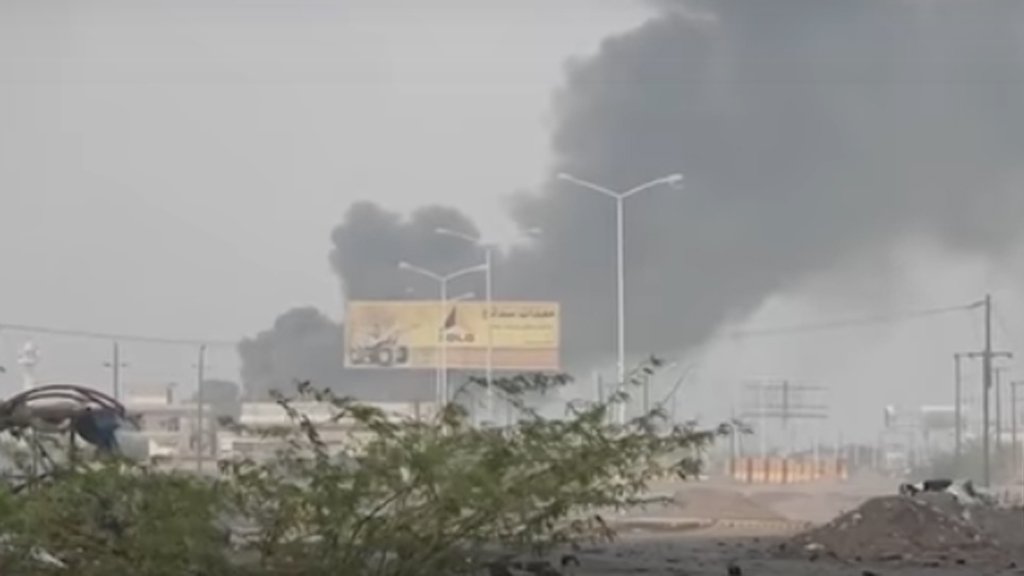 انهيار هدنة الحديدة والقوات المشتركة تفجر حاويات ذخائر وأسلحة للحوثيين