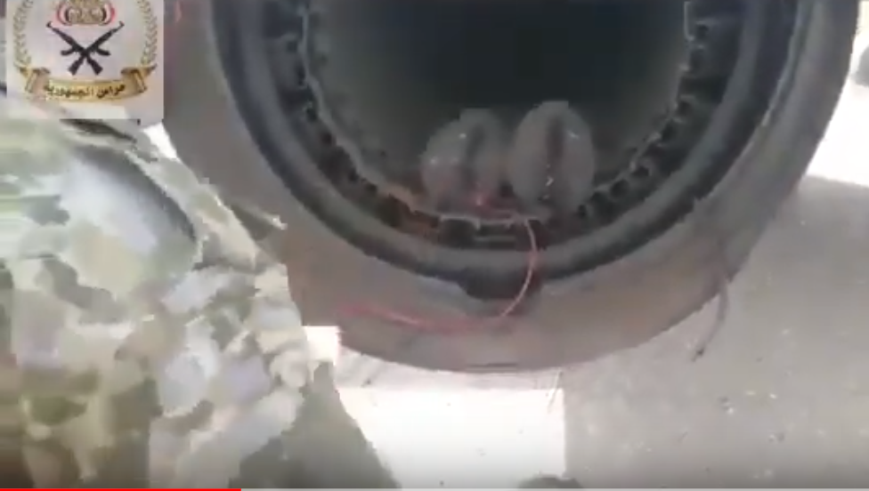 بالفيديو .. الحوثيون يفخخون الطائرات الحربية بالقاعدة الجوية بالحديدة
