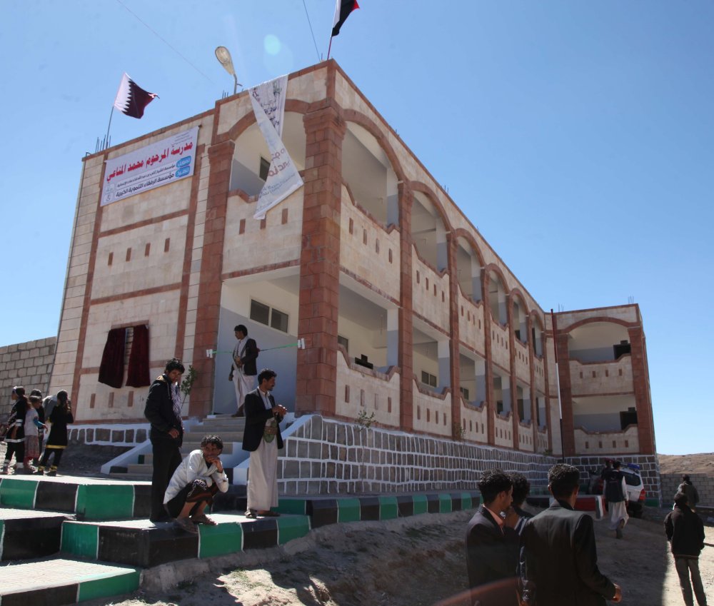 الحوثيون يقتحمون إحدى المدارس في إب للتحشيد للقتال
