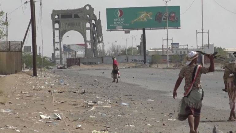 تجدد المعارك العنيفة في الحديدة والحوثيون يحشدون للمدينة