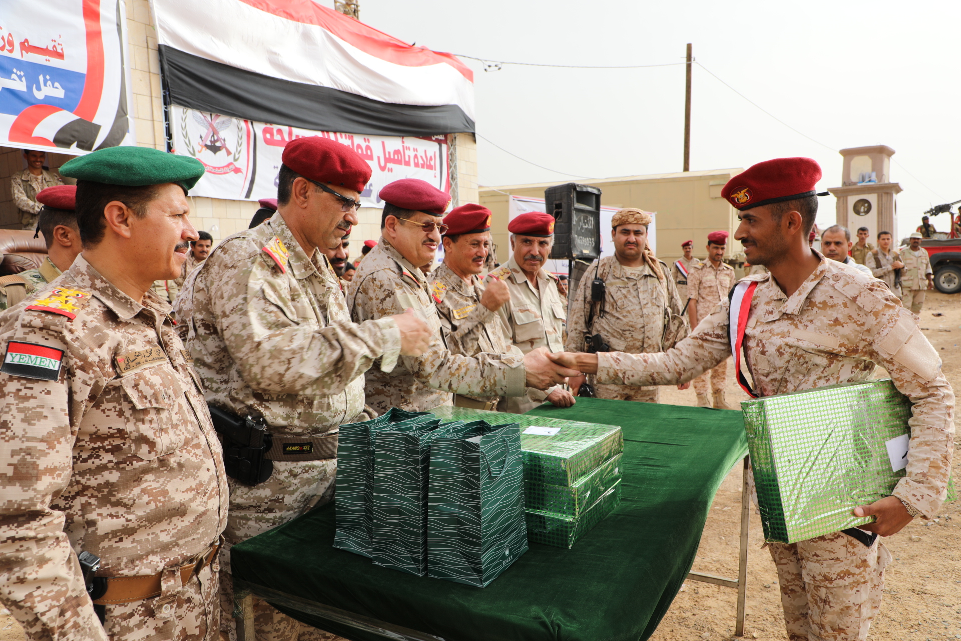 وزير الدفاع: المؤسسة العسكرية ستفشل كل المخططات الرامية للعبث باستقرار اليمن