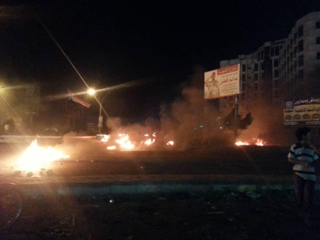 الغضب يجتاح عدن بعد مقتل شاب على يد قوات تابعة للانتقالي والاحتجاجات تتوسع