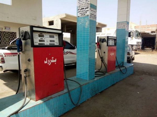 اللجنة الاقتصادية تدعو التجار في مناطق الحوثيين إلى الالتزام بآلية ضبط وتنظيم تجارة المشتقات النفطية