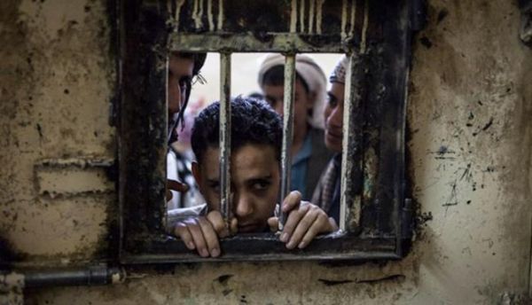 المرصد الأورومتوسطي يستنكر جرائم الحوثيين بحق المعتقلين