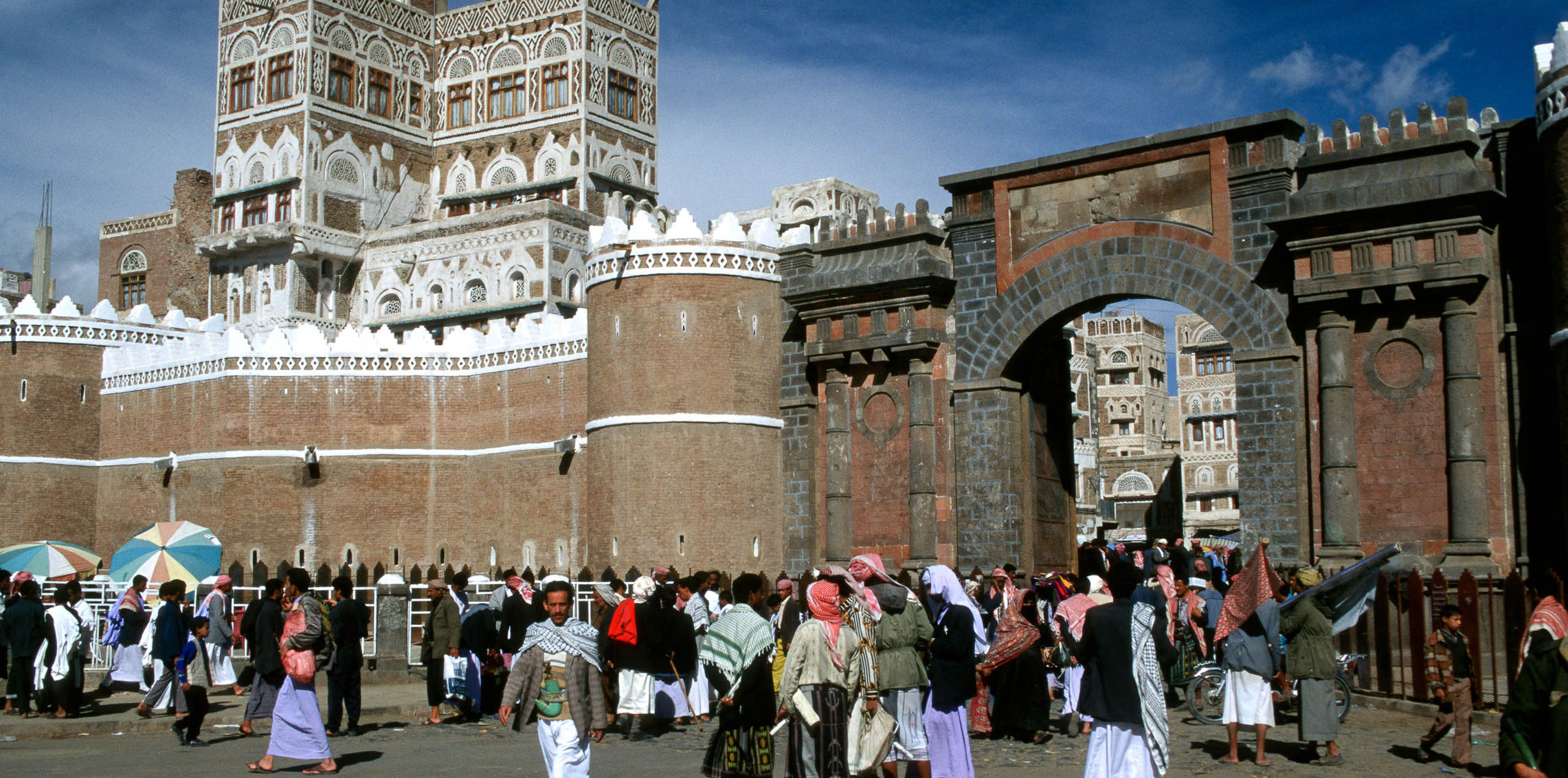 مليشيا الحوثي تمنع تجديد الترخيص للمنظمات والنقابات في صنعاء