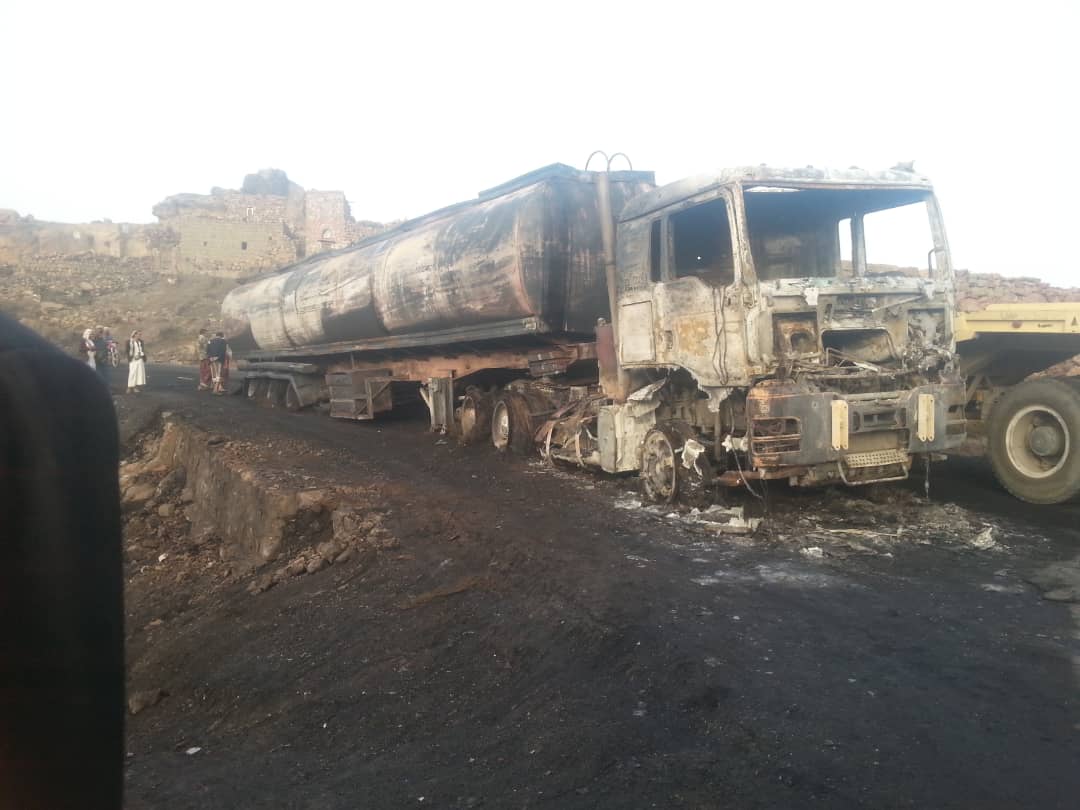 احتراق شاحنة وقود في طريق صنعاء الحديدة .. ومصدر يكشف عن السببت (صور +فيديو)