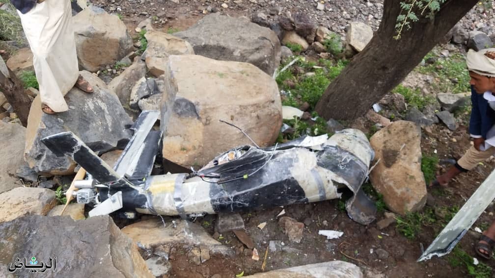 بالصور.. سقوط طائرة مسيرة مفخخة للحوثيين في عمران 