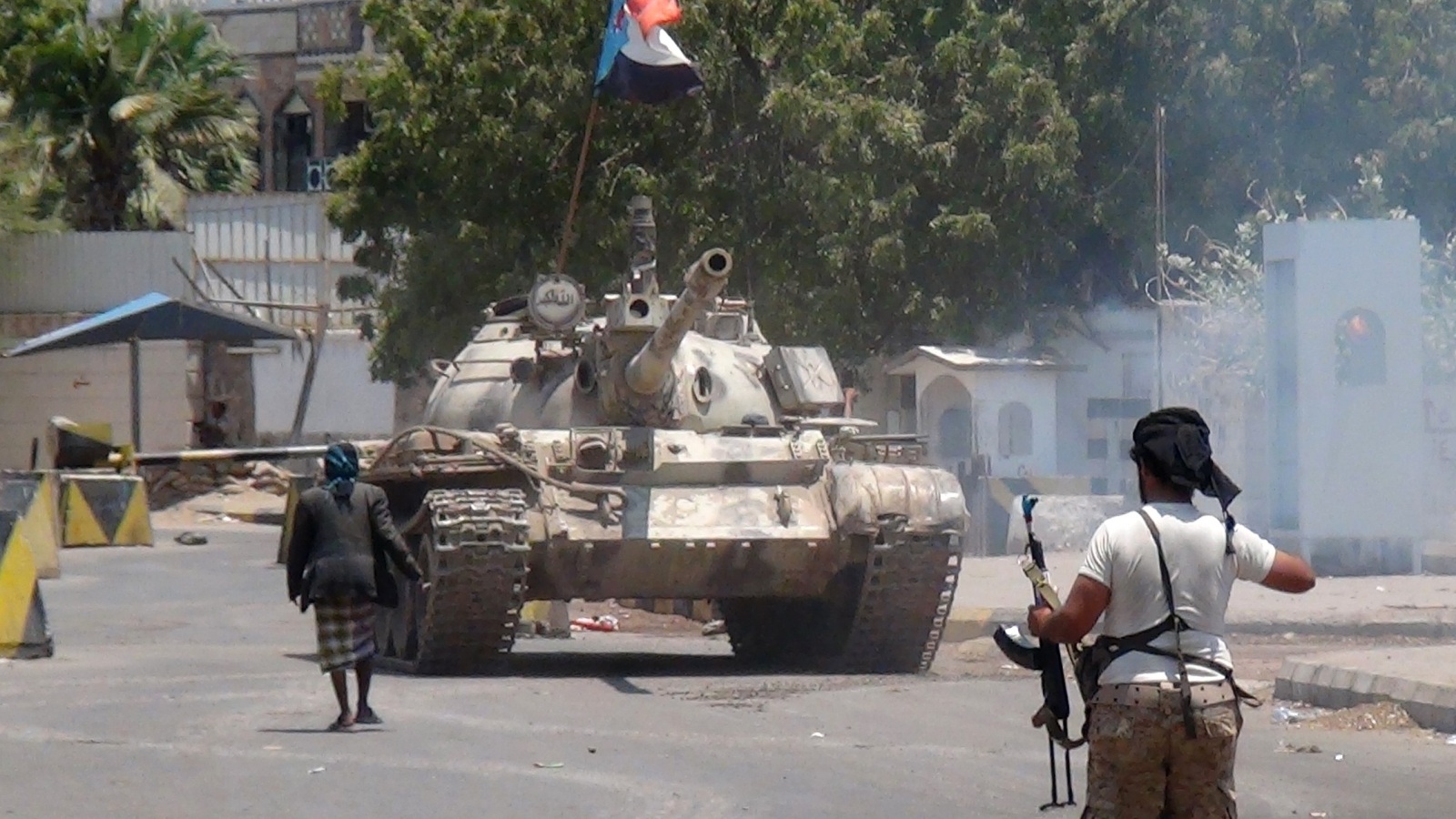 مفكر خليجي يكشف عن المدينة اليمنية القادم عليها الدور بعد انقلاب عدن 