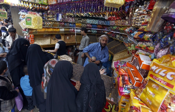 منع تداول النقود الجديدة وسيلة حوثية لابتزاز في صنعاء