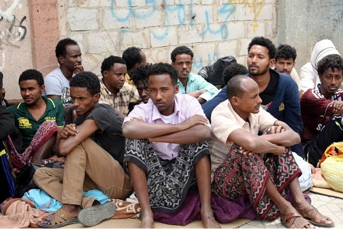 مقتل مهاجرة أثيوبية وإصابة ثلاثة شبّان برصاص مجهولين في أبين