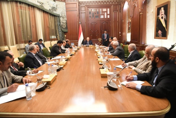 الرئيس هادي يعقد اجتماعا بمستشاريه ونائبه ورئيس الحكومة