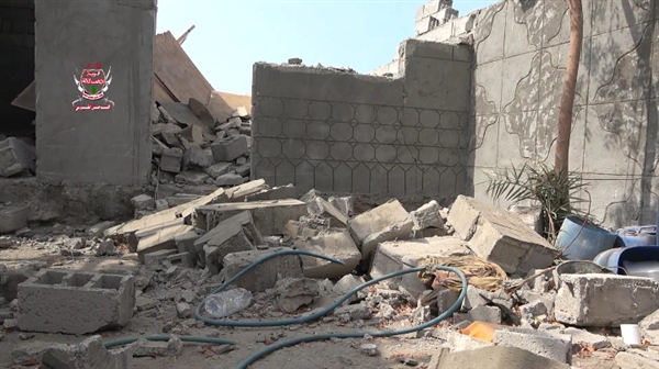 مقتل طفل وامرأة وإصابة ثلاثة أطفال وامرأة بقصف للحوثيين على الأحياء السكنية في الحديدة