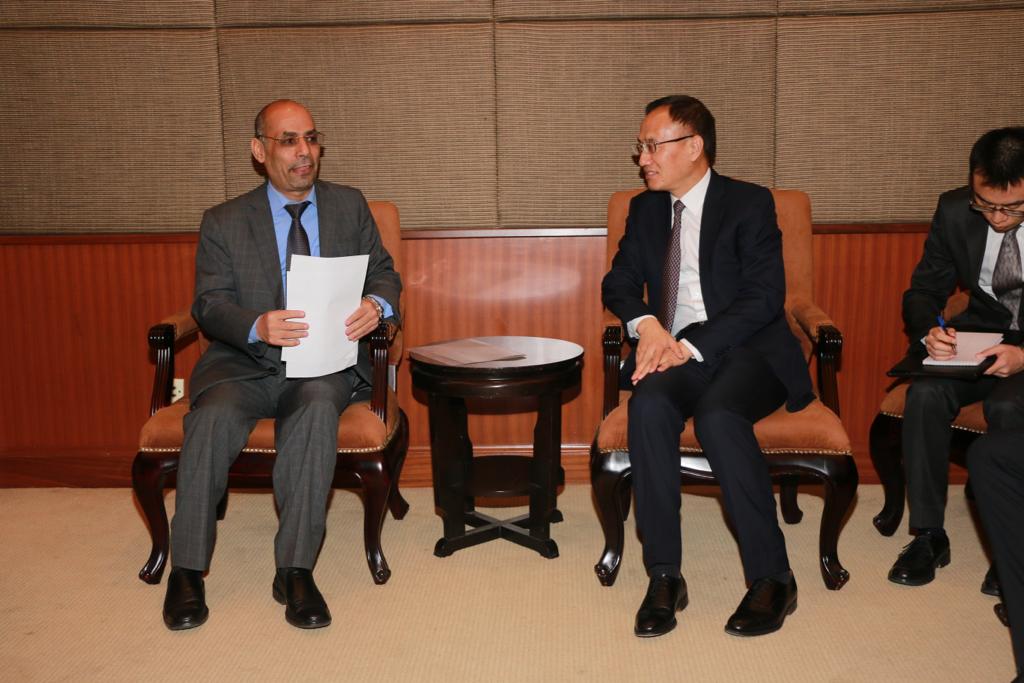 السفير المخلافي يناقش مع مساعد الخارجية الصينية الأوضاع في اليمن