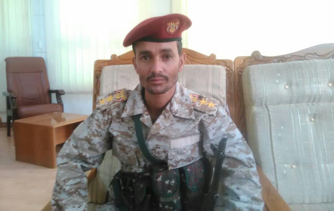 قائد عسكري بالجوف ينشق عن الشرعية وينضم للحوثيين .. من هو؟
