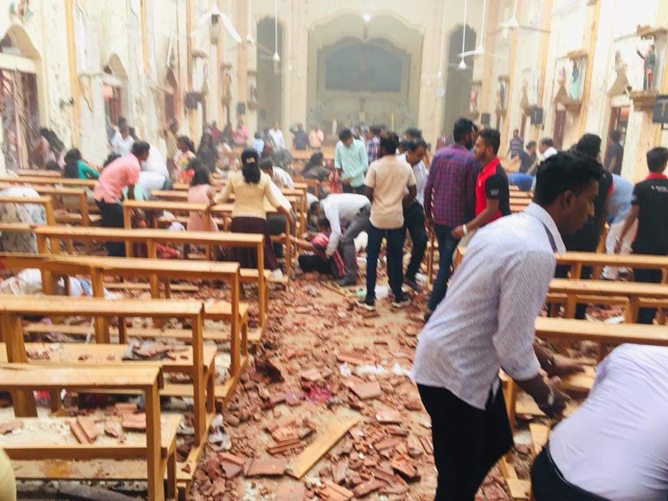 عاجل: انفجارات في كنيستين وفندقين في سريلانكا وسقوط 20 قتيلا وقرابة 160 جريحا حتى اللحظة (صور)