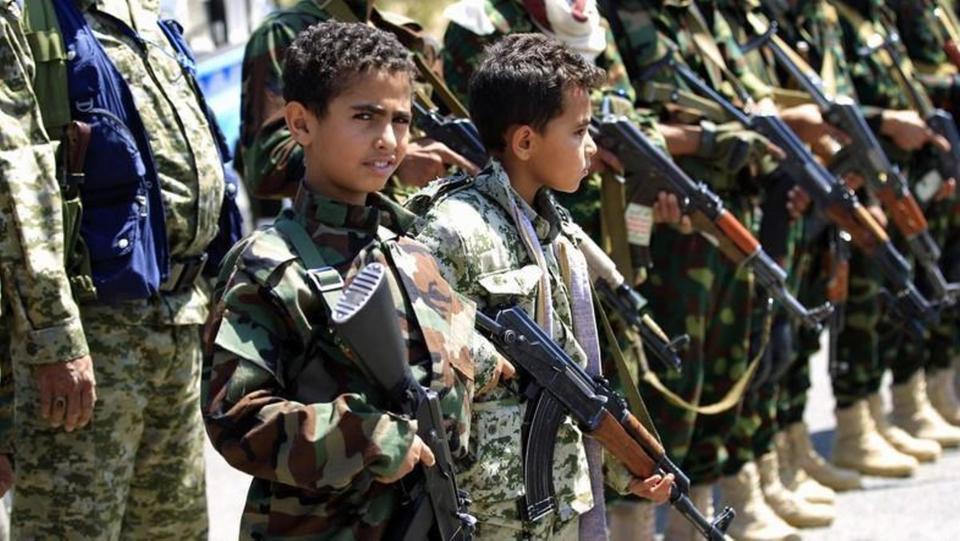 "وقود" الميليشيات.. 18 ألف طفل يمني على جبهات الحوثي