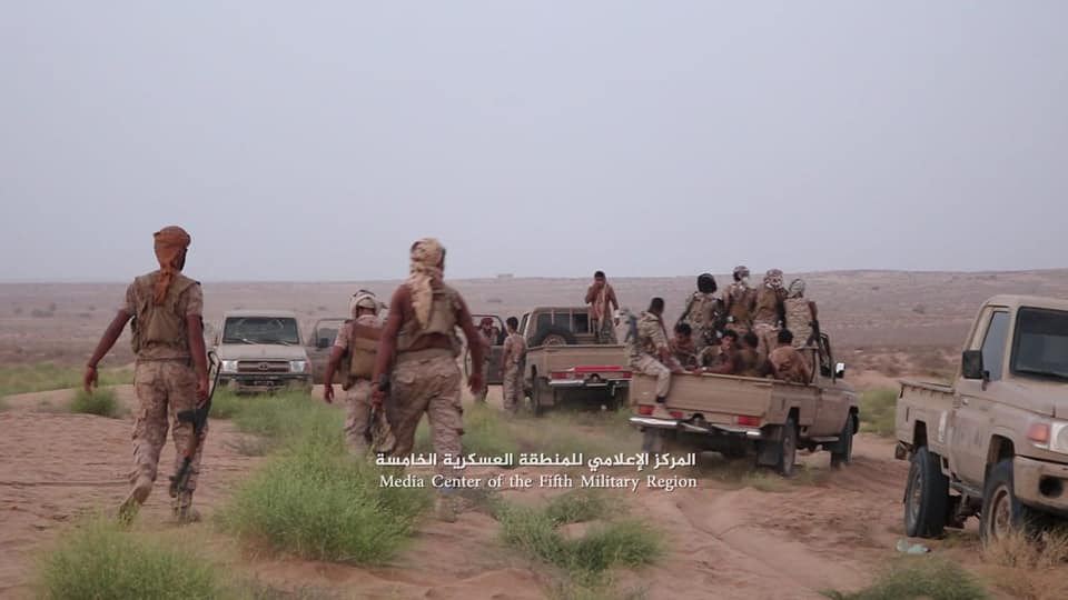 بالفيديو .. قوات الجيش تحرر مواقع جديدة غرب مدينة حرض وسقوط قتلى وجرحى من الحوثيين