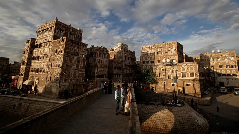 شبكة حوثية بإشراف إيراني للتنصت على اتصالات اليمنيين