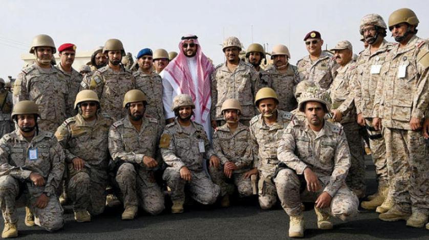 الأمير خالد بن سلمان يزور القوات السعودية على الحدود مع اليمن