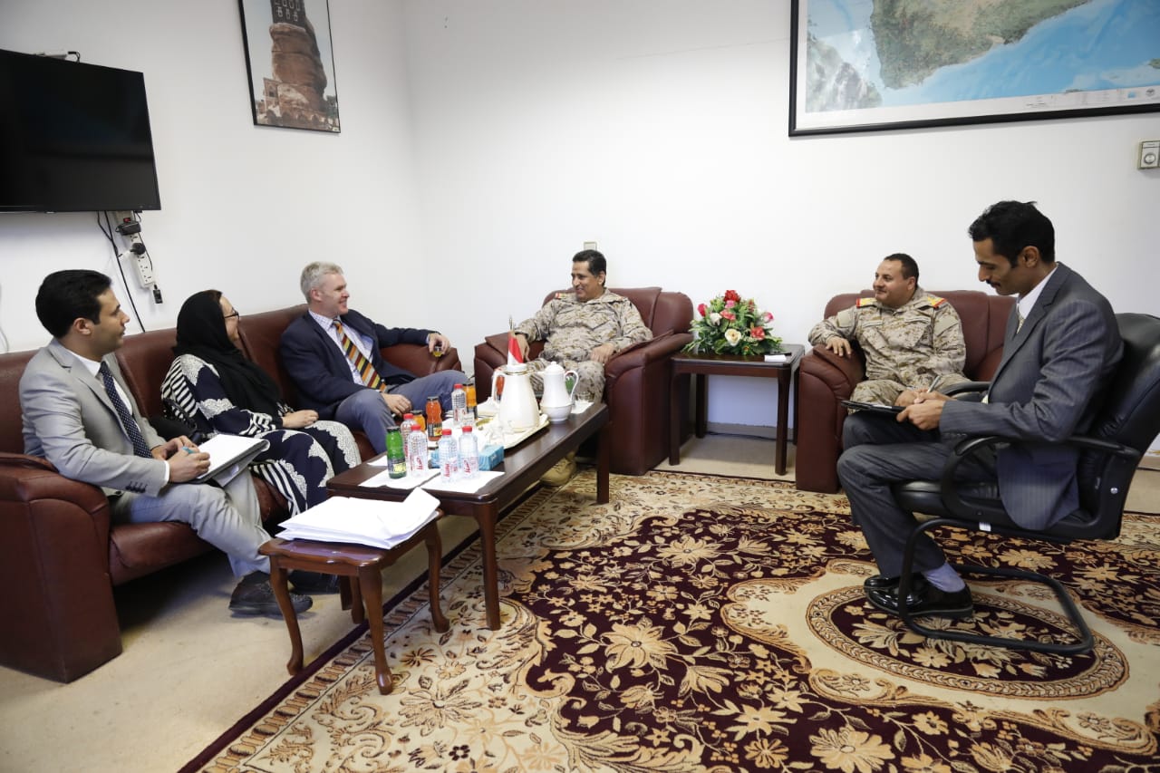 الفريق النخعي يلتقي ملحق الدفاع بالسفارة البريطانية لدى اليمن