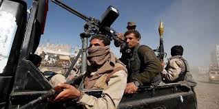 مسلسل الإذلال مستمر: الحوثيون يقتحمون منزل أحد كبار مشائخ سنحان الموالين لهم