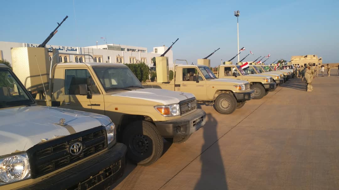 قوات خفر السواحل وحرس الحدود بالمهرة تتسلم الدفعة الثانية من العربات المقدمة من السعودية