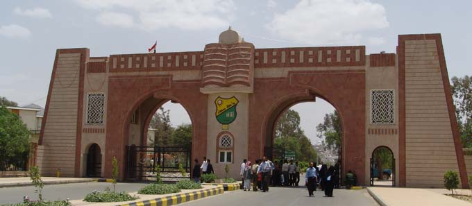 أكاديمي بجامعة صنعاء يلزم الطلاب بتلخيص محاضرات الحوثي