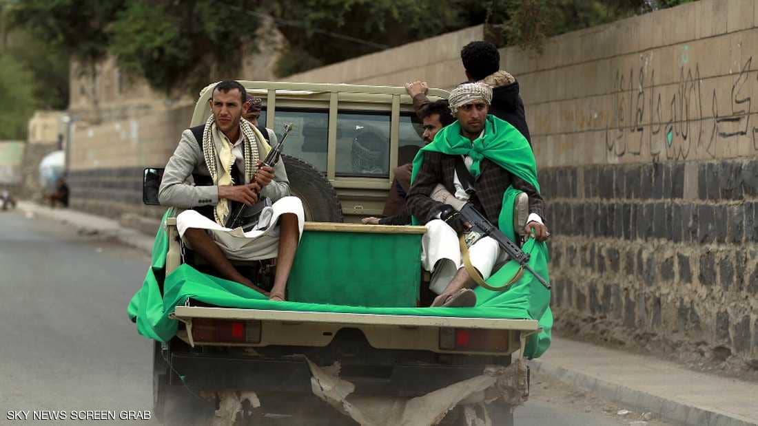الحوثيون يفحرون الخنادق ويشنون حملات اعتقال واسعة في الحديدة