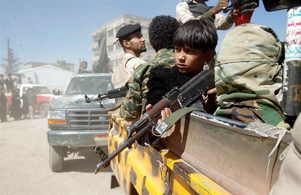 الحوثيون يفحرون الخنادق ويشنون حملات اعتقال واسعة في الحديدة