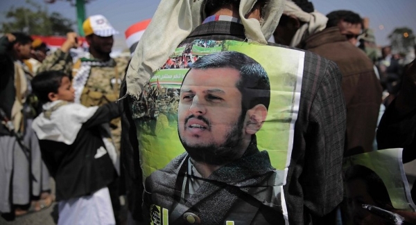 زعيم الحوثيين يوجه بتغيير 200 مشرف حوثي