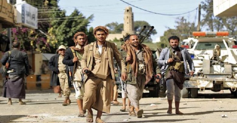 الحوثيون يتجسسون على اليمنيين عبر واتسآب