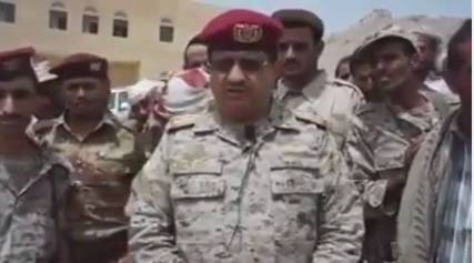 شاهد بالفيديو: المقدشي يعود إلى اليمن وينفذ أول زيارة ميدانية للواء مؤيد للشرعية بحضرموت