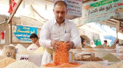 . رمضان يحل على اليمنيين وسط صعوبات اقتصادية قاسبة 