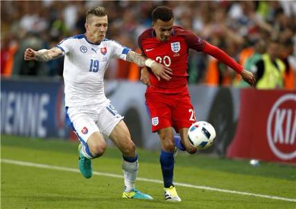  إنجلترا تتعادل مع سلوفاكيا وتفقد صدارة المجموعة الثانية