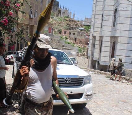 المقاومة تهزم الحوثيين ومليشيا صالح بعد اشتباكات وجهاً لوجه في محيط جبل جرة"صور"