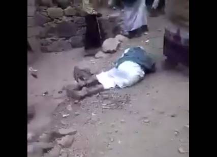 شاهد فيديو.. أبشع إعدام يحدث في اليمن بعد قرار اتخذ في اقل من ساعتين