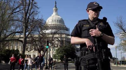الشرطة الأمريكية تعيد فتح مبنى الكونغرس بعد إغلاقه لدقائق معدودة بسبب تهديد أمني