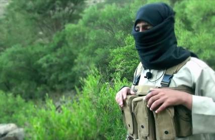 قائد منشق عن داعش باليمن يكشف معلومات مثيرة (شاهد)