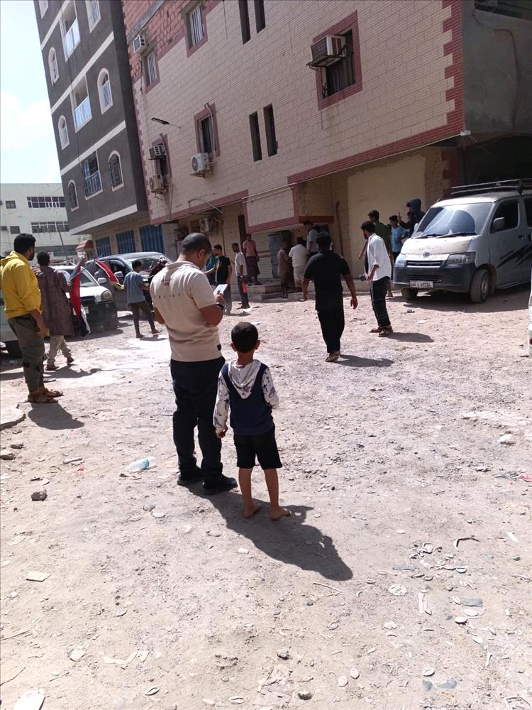 اقتحام مسلح يطال مقر صحيفة عدن الغد والاعتداء على طاقمها وإصابة عدد من الموظفين