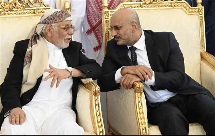 أبرز لقطات عزاء الرئيس هادي.. الفريق محسن  وطارق صالح يلتقيان للمرة الأولى منذ 2014