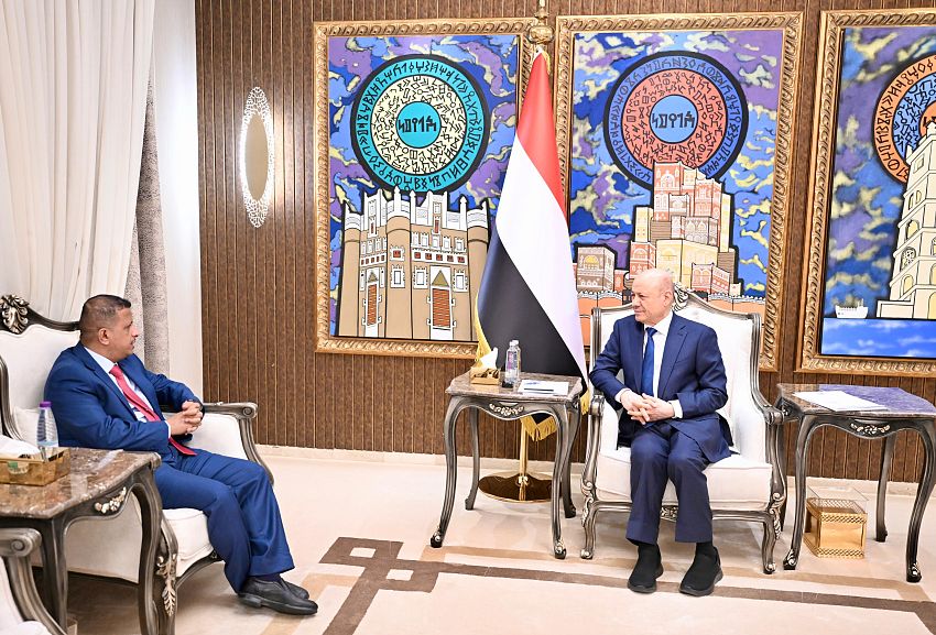 العليمي يلتقي فتحي بن لزرق ويحذر من استنساخ انتهاكات المليشيات الحوثية في مناطق الشرعية