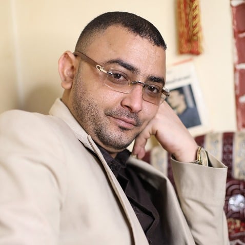 بعد نحو عام ونصف من السجن.. الحوثيون يستأنفون محاكمة الصحفي محمد المياحي