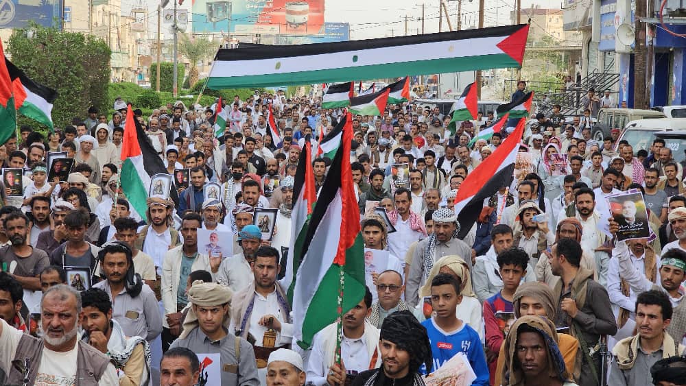 وقفة غضب شعبية في مأرب تطلق حملة مليون وجبة لأبناء غزة وتندد باستمرار الإبادة