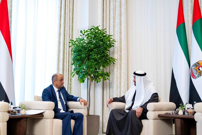 أبوظبي رئيس الوزراء بن بريك يلتقي الرئيس الإماراتي محمد بن زايد