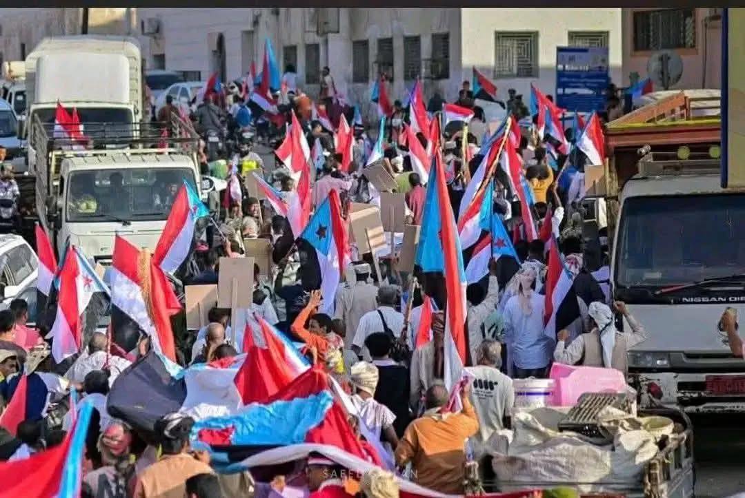 تصعيد خطير في المكلا وسقوط قتلى وجرحى.. السلطة المحلية تتهم الانتقالي بالتحريض وإطلاق النار على القوات الأمنية