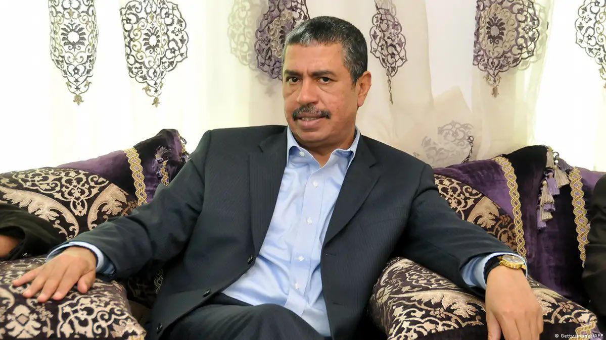 اتهامات خطيرة للسفير "خالد بحاح" بمحاولة تمزي اليمنيين في القاهرة 