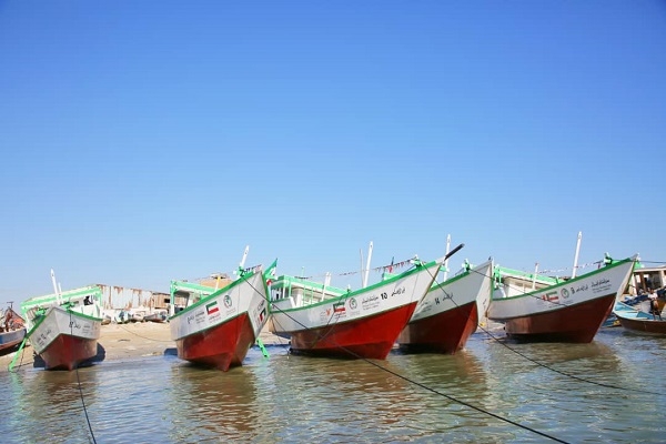 توزيع قوارب صيد للمتضررين بالساحل الغربي بدعم كويتي