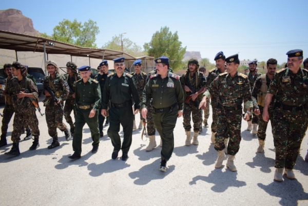 وزير الداخلية يتفقد معسكر القوات الخاصة في سيئون